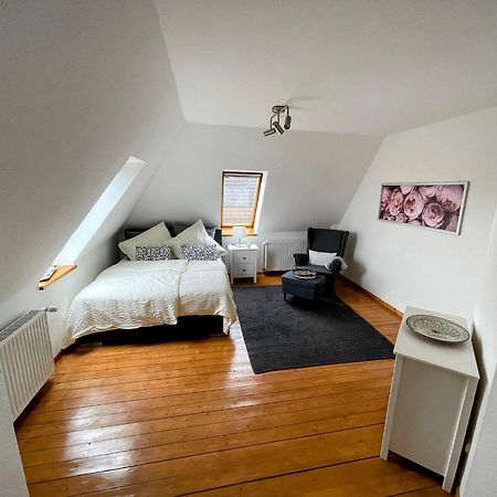*To Hus* Wohnung Am Rande Von Jever Zewnętrze zdjęcie