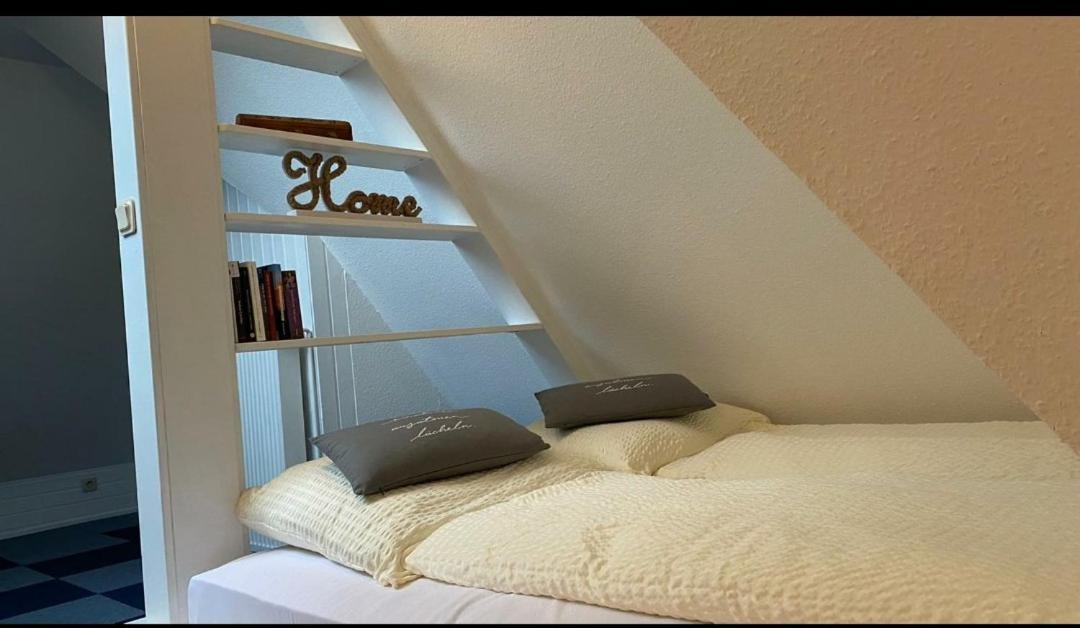 *To Hus* Wohnung Am Rande Von Jever Zewnętrze zdjęcie
