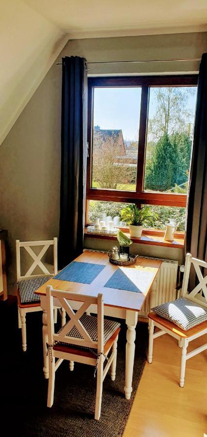 *To Hus* Wohnung Am Rande Von Jever Zewnętrze zdjęcie