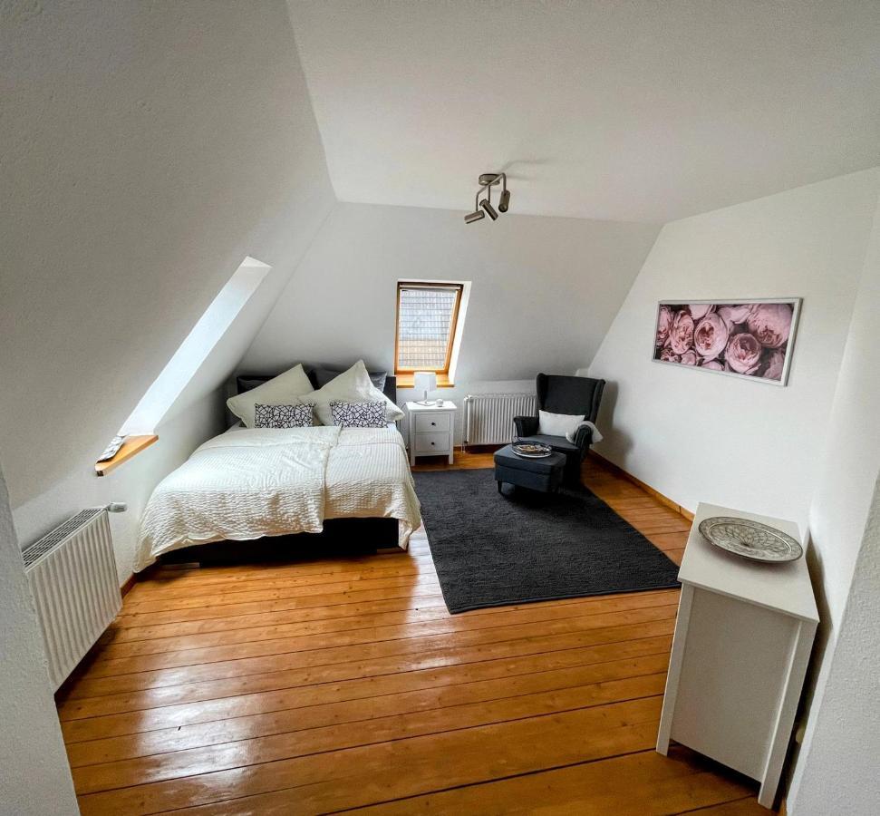 *To Hus* Wohnung Am Rande Von Jever Zewnętrze zdjęcie