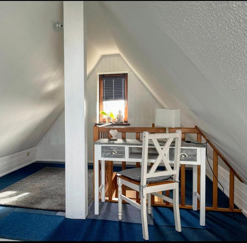 *To Hus* Wohnung Am Rande Von Jever Zewnętrze zdjęcie